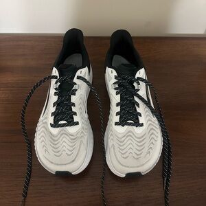 Women’s Altra Torrin 7 sneakers